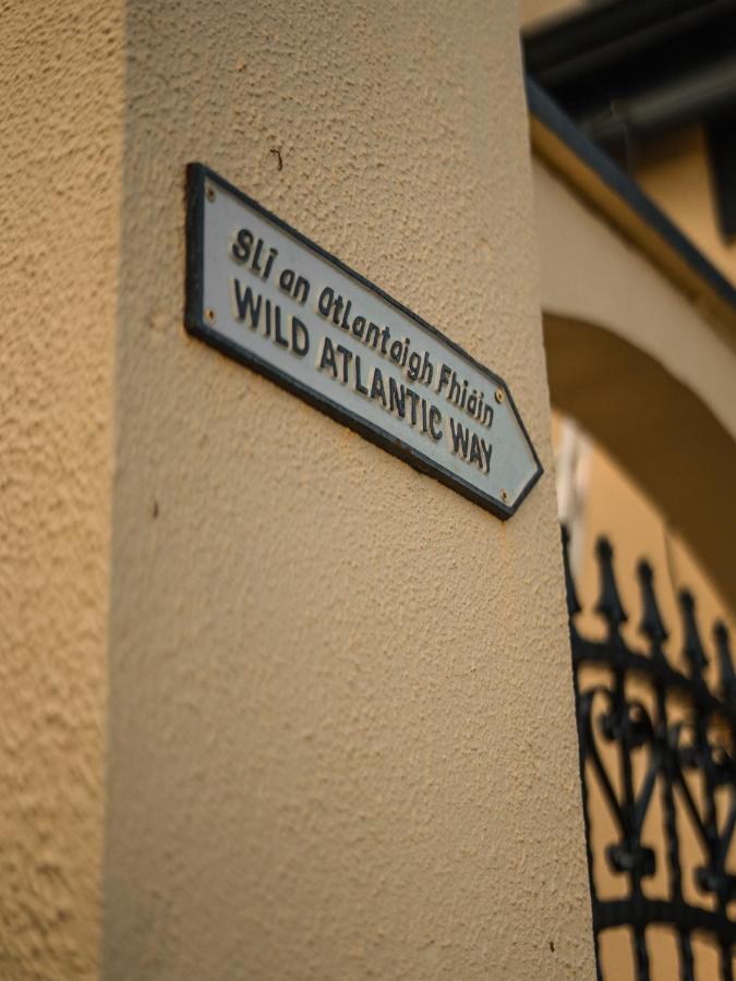 The Village Inn Bohola Kültér fotó